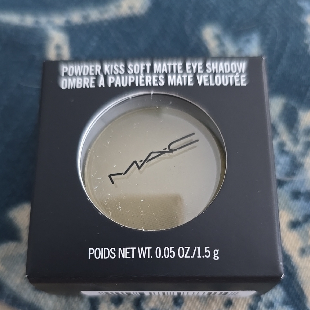 MAC Powder Kiss Soft Matte Eye Shadow - Per-Suede Me